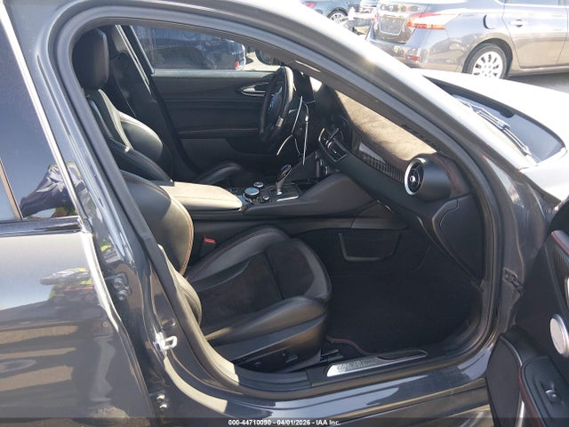 Alfa Romeo Giulia Quadrifoglio Rwd 2018 ZARFAEAV2J7583703 Image 5