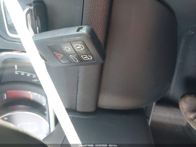 2016 VOLVO XC60 YV4612RKXG2863908 Photo 10