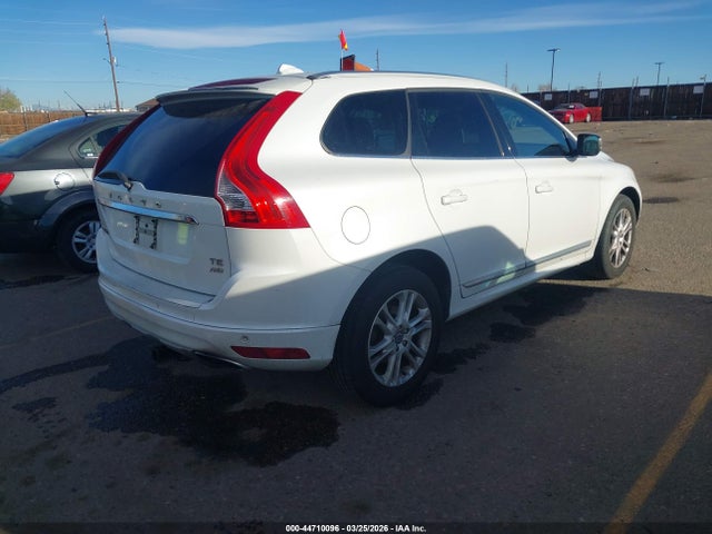 2016 VOLVO XC60 YV4612RKXG2863908 Photo 3
