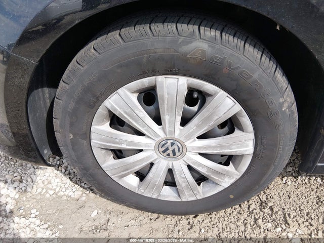 Продажа на аукционе авто 2014 Volkswagen Jetta 2.0l S, vin: 3VW2K7AJ4EM393862, номер лота: 44710309