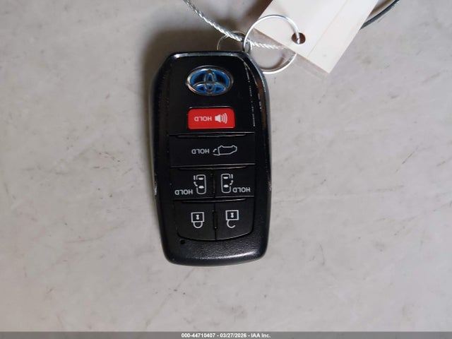 Toyota Sienna Platinum 2025 5TDERKEC6SS256282 Image 11