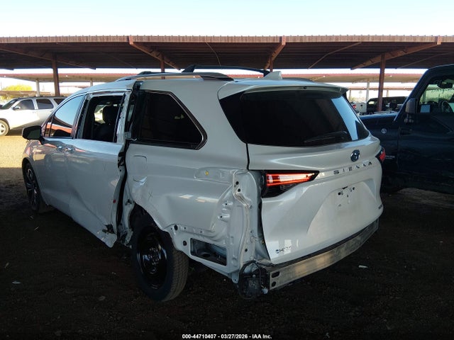 Toyota Sienna Platinum 2025 5TDERKEC6SS256282 Image 3