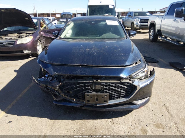 44710415 :رقم المزاد ، 3MZBPABL4NM317069 vin ، 2022 Mazda Mazda3 Select مزاد بيع