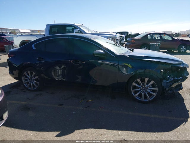 44710415 :رقم المزاد ، 3MZBPABL4NM317069 vin ، 2022 Mazda Mazda3 Select مزاد بيع