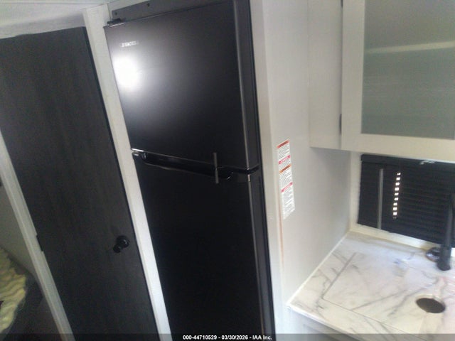 44710529 :رقم المزاد ، 4X4TSMT15NY010755 vin ، 2022 Salem Platinum مزاد بيع