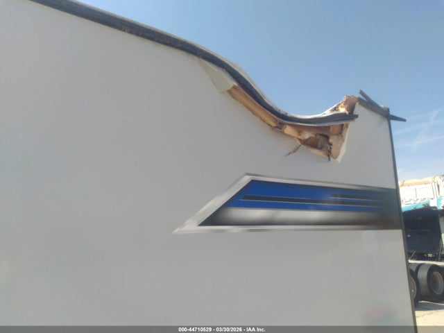 44710529 :رقم المزاد ، 4X4TSMT15NY010755 vin ، 2022 Salem Platinum مزاد بيع