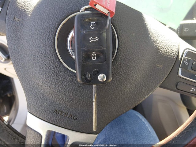 Продажа на аукционе авто 2013 Volkswagen Eos Komfort, vin: WVWBW8AH3DV002585, номер лота: 44710554
