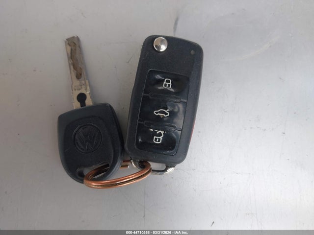 44710558 :رقم المزاد ، 3VWAZ7AJ2AM103989 vin ، 2010 Volkswagen Jetta Limited Edition مزاد بيع
