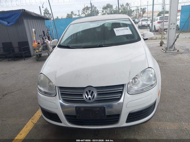 44710558 :رقم المزاد ، 3VWAZ7AJ2AM103989 vin ، 2010 Volkswagen Jetta Limited Edition مزاد بيع