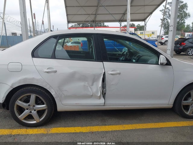 44710558 :رقم المزاد ، 3VWAZ7AJ2AM103989 vin ، 2010 Volkswagen Jetta Limited Edition مزاد بيع