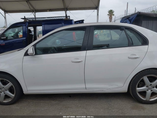 44710558 :رقم المزاد ، 3VWAZ7AJ2AM103989 vin ، 2010 Volkswagen Jetta Limited Edition مزاد بيع