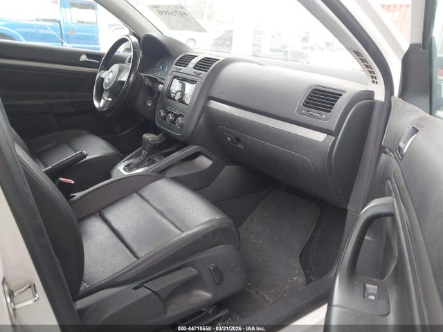 44710558 :رقم المزاد ، 3VWAZ7AJ2AM103989 vin ، 2010 Volkswagen Jetta Limited Edition مزاد بيع