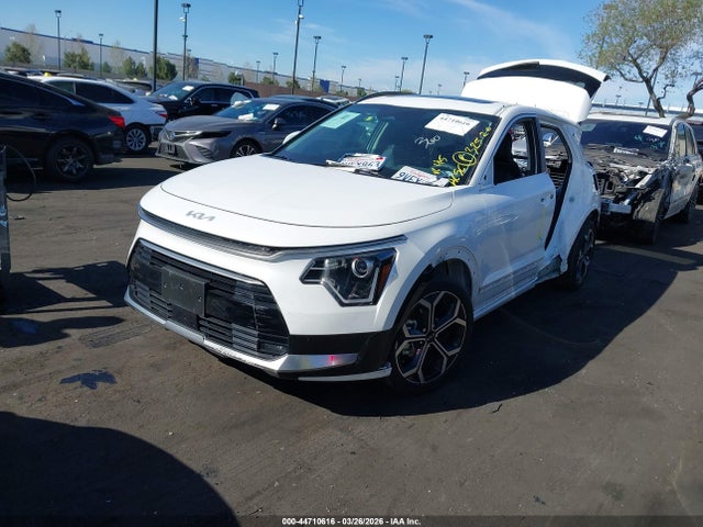 KNDCR3LE1S5257749 KIA Niro Ex Touring