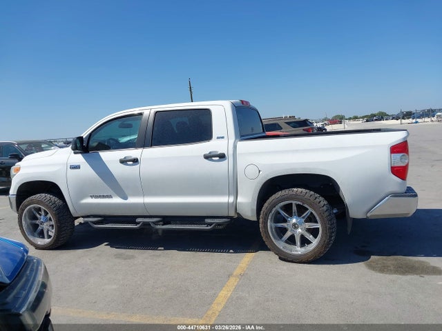 5TFDW5F11EX351317 Toyota Tundra Sr5 5.7l V8