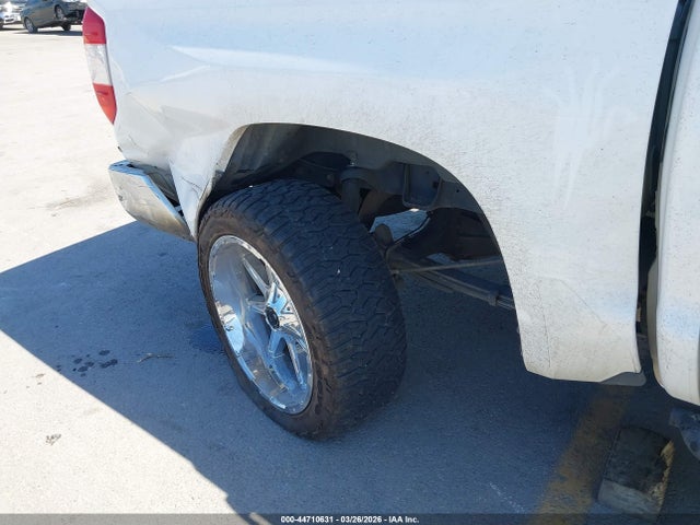 5TFDW5F11EX351317 Toyota Tundra Sr5 5.7l V8
