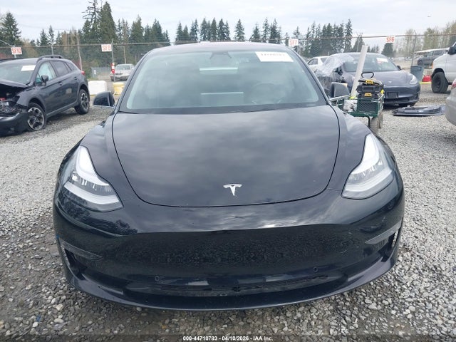 44710783 :رقم المزاد ، 5YJ3E1EA2JF109049 vin ، 2018 Tesla Model 3 Long Range/mid Range مزاد بيع