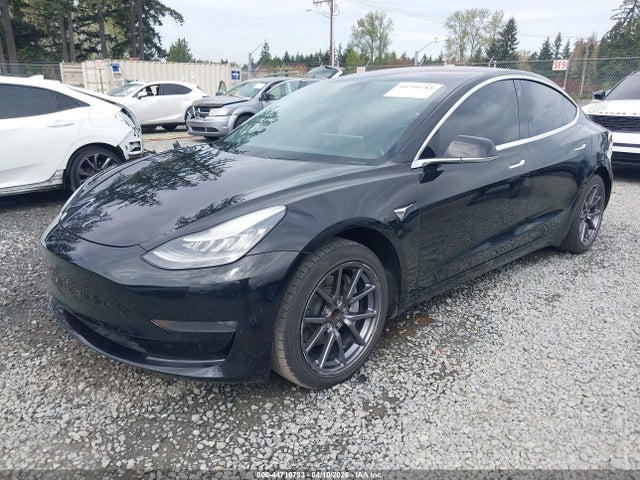 44710783 :رقم المزاد ، 5YJ3E1EA2JF109049 vin ، 2018 Tesla Model 3 Long Range/mid Range مزاد بيع