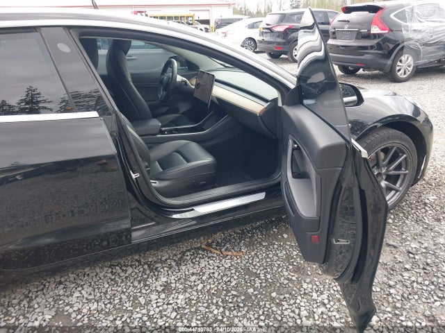 44710783 :رقم المزاد ، 5YJ3E1EA2JF109049 vin ، 2018 Tesla Model 3 Long Range/mid Range مزاد بيع