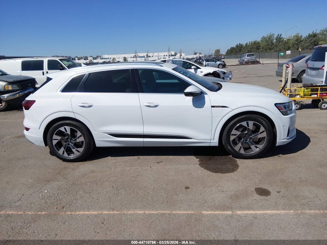 WA1LAAGE1NB026484 Audi E-tron Premium Plus Quattro