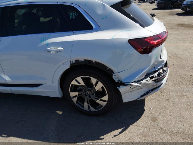 WA1LAAGE1NB026484 Audi E-tron Premium Plus Quattro
