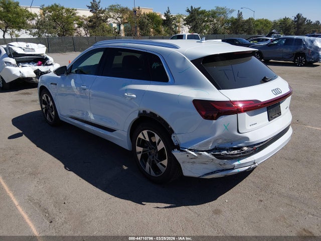 2022 AUDI E-TRON WA1LAAGE1NB026484 Photo 2