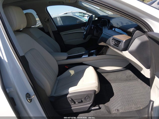 2022 AUDI E-TRON WA1LAAGE1NB026484 Photo 4