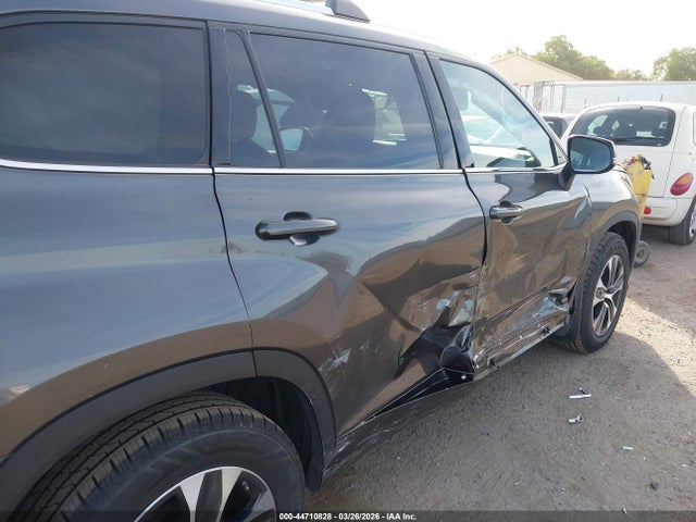 5TDHZRBH4LS054211 Toyota Highlander Xle
