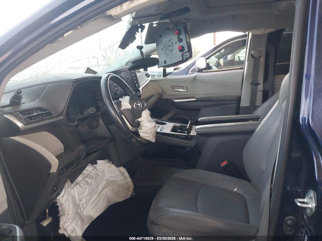 5TDJRKECXMS065367 Toyota SIENNA XLE