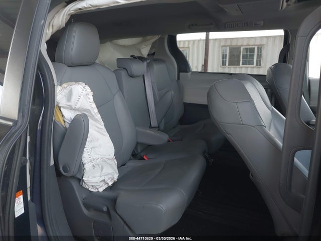 5TDJRKECXMS065367 Toyota SIENNA XLE
