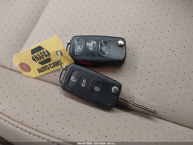 Продажа на аукционе авто 2015 Volkswagen Beetle 1.8t, vin: 3VW517AT2FM814108, номер лота: 44710834