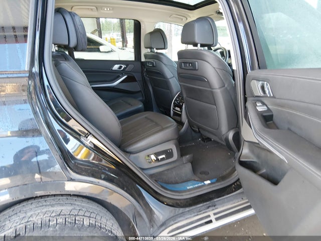2021 BMW X7 5UXCW2C02M9G63818 Photo 7