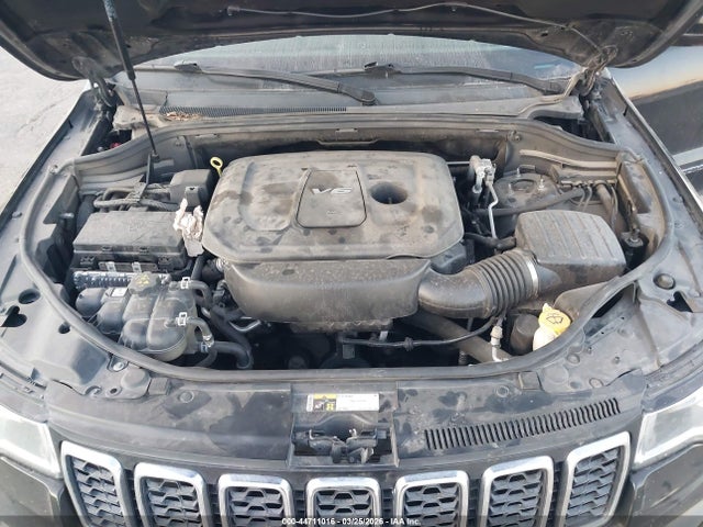 1C4RJFAG3HC872220 Jeep Grand Cherokee Laredo 4x4