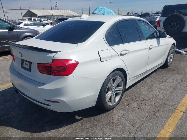 44711053 :رقم المزاد ، WBA8B9C52HK884514 vin ، 2017 Bmw 330i مزاد بيع