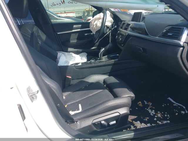 44711053 :رقم المزاد ، WBA8B9C52HK884514 vin ، 2017 Bmw 330i مزاد بيع