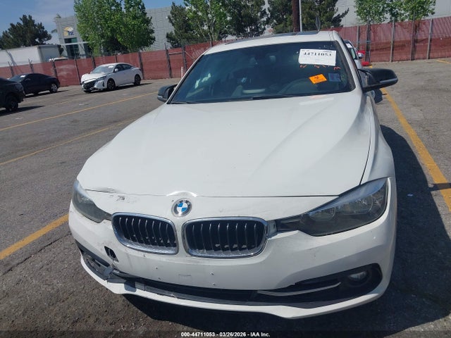 44711053 :رقم المزاد ، WBA8B9C52HK884514 vin ، 2017 Bmw 330i مزاد بيع