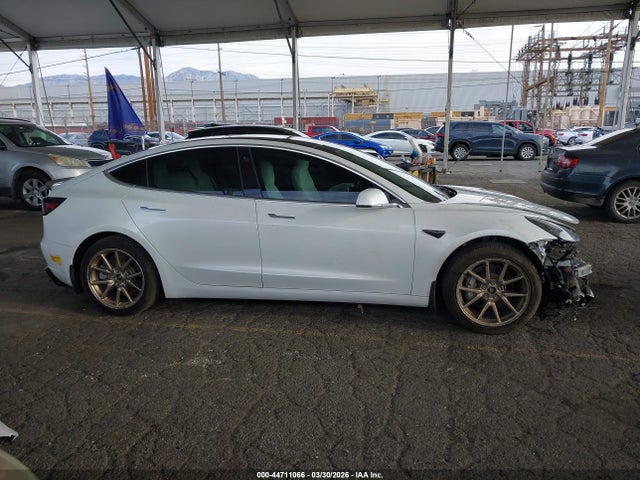 44711066 :رقم المزاد ، 5YJ3E1EB9KF391331 vin ، 2019 Tesla Model 3 Long Range/performance مزاد بيع