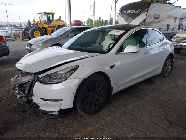 44711066 :رقم المزاد ، 5YJ3E1EB9KF391331 vin ، 2019 Tesla Model 3 Long Range/performance مزاد بيع