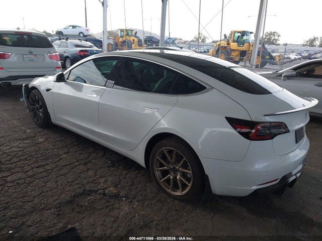 44711066 :رقم المزاد ، 5YJ3E1EB9KF391331 vin ، 2019 Tesla Model 3 Long Range/performance مزاد بيع