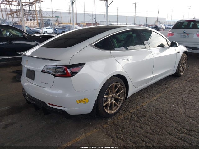 44711066 :رقم المزاد ، 5YJ3E1EB9KF391331 vin ، 2019 Tesla Model 3 Long Range/performance مزاد بيع