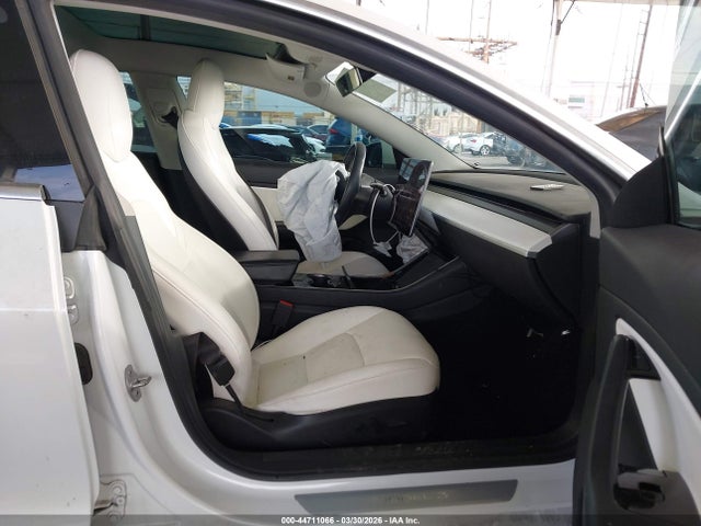 44711066 :رقم المزاد ، 5YJ3E1EB9KF391331 vin ، 2019 Tesla Model 3 Long Range/performance مزاد بيع