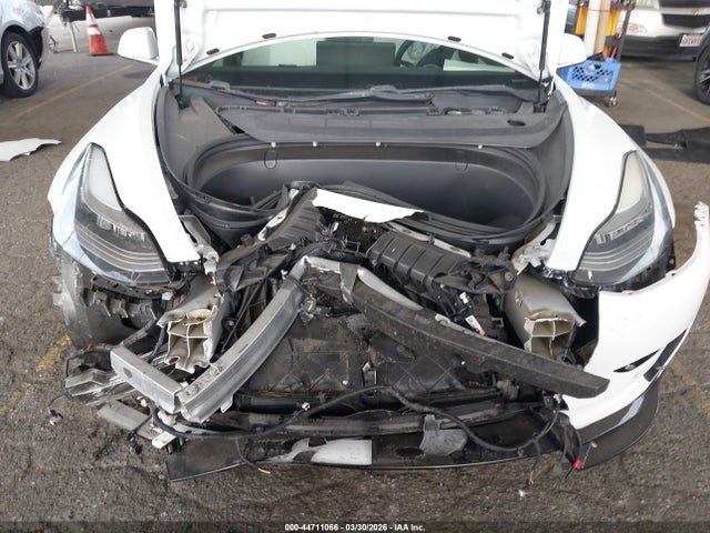 44711066 :رقم المزاد ، 5YJ3E1EB9KF391331 vin ، 2019 Tesla Model 3 Long Range/performance مزاد بيع