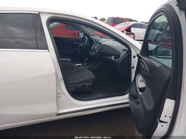 1G1ZE5ST8HF188829 Chevrolet MALIBU 1LT