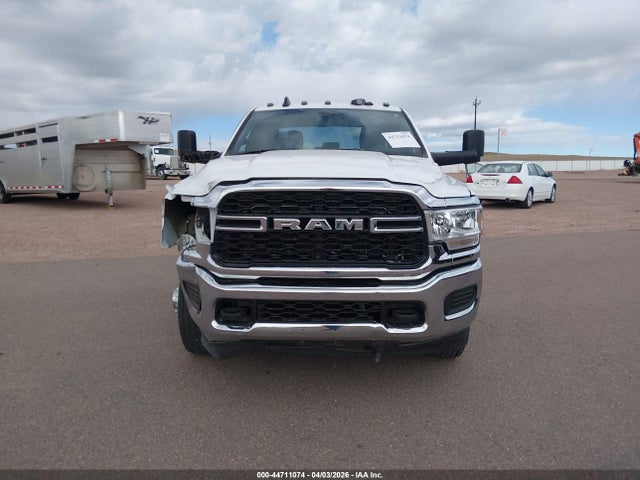 44711074 :رقم المزاد ، 3C63RRGL9NG238639 vin ، 2022 Ram 3500 Tradesman  4x4 8' Box مزاد بيع