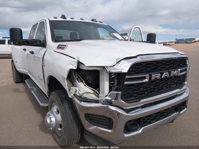 44711074 :رقم المزاد ، 3C63RRGL9NG238639 vin ، 2022 Ram 3500 Tradesman  4x4 8' Box مزاد بيع