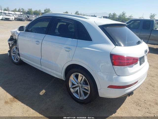 2018 AUDI Q3 WA1HCCFS0JR005744 Photo 2