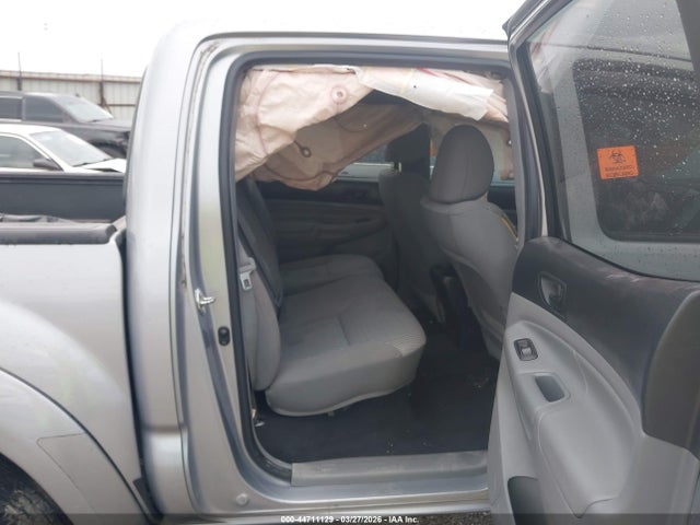 2015 Toyota Tacoma Base V6 მანქანა იყიდება აუქციონზე, vin: 3TMLU4EN1FM164490, აუქციონის ნომერი: 44711129