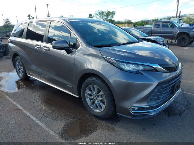 Auction sale of the 2021 Toyota Sienna Xle, vin: 5TDYRKEC4MS059417, lot number: 44711142