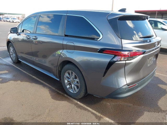 Auction sale of the 2021 Toyota Sienna Xle, vin: 5TDYRKEC4MS059417, lot number: 44711142