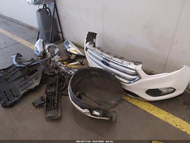 1FMCU9J9XKUC29716 Ford Escape Titanium