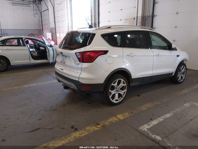 1FMCU9J9XKUC29716 Ford Escape Titanium